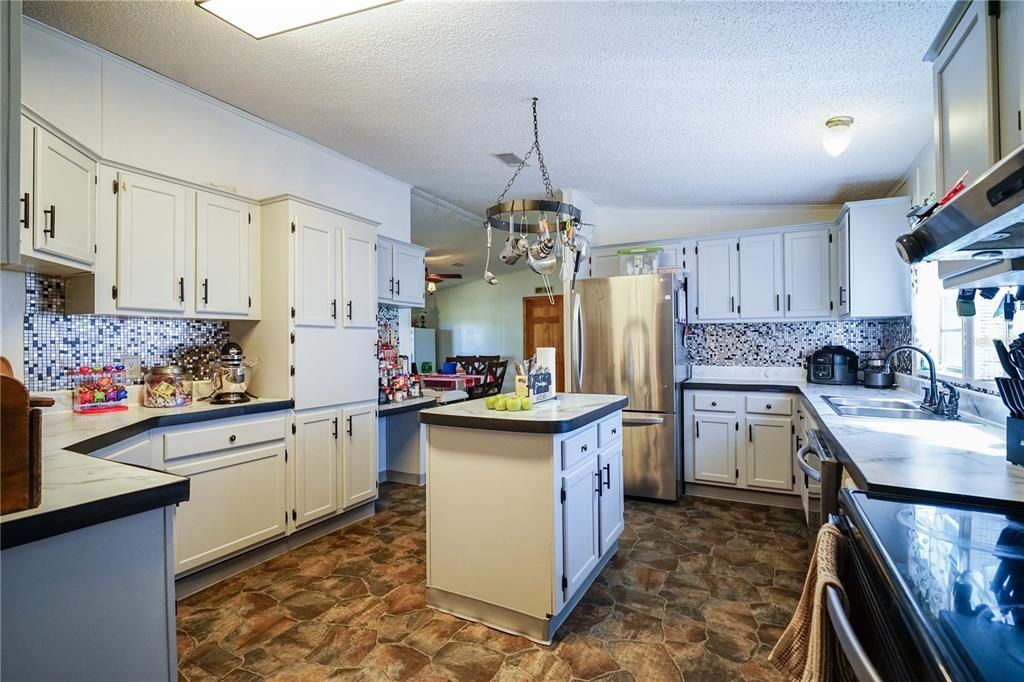 For Sale: $979,900 (4 beds, 2 baths, 2052 Square Feet)