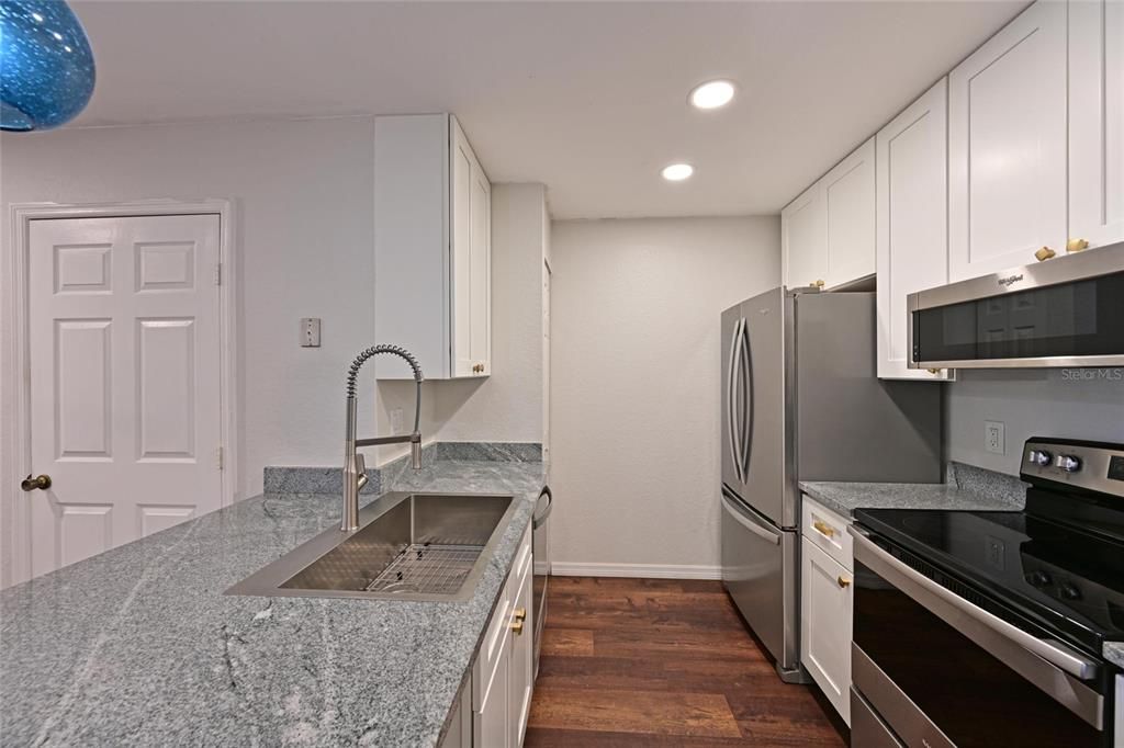 На продажу: $199,900 (1 спален, 1 ванн, 732 Квадратных фут)