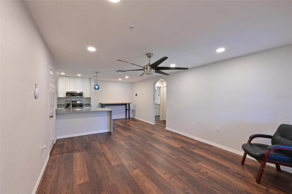 На продажу: $199,900 (1 спален, 1 ванн, 732 Квадратных фут)