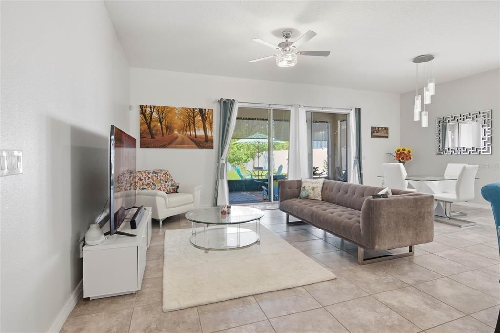 En Venta: $432,500 (3 camas, 2 baños, 2061 Pies cuadrados)