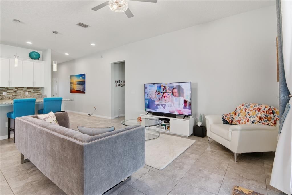 En Venta: $432,500 (3 camas, 2 baños, 2061 Pies cuadrados)