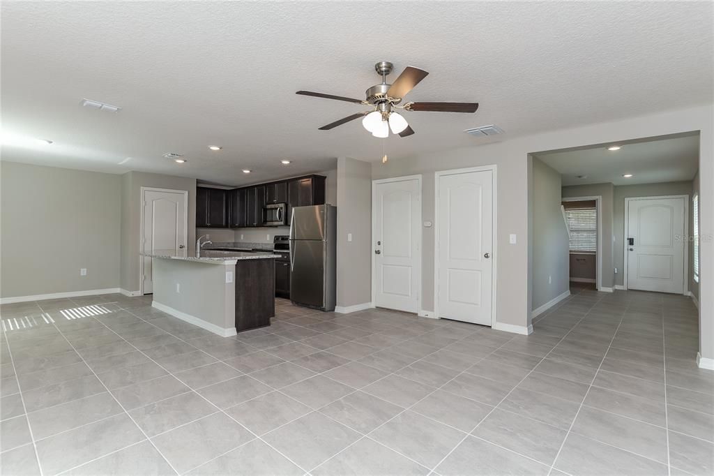 出租: $1,815 (4 贝兹, 2 浴室, 1852 平方英尺)