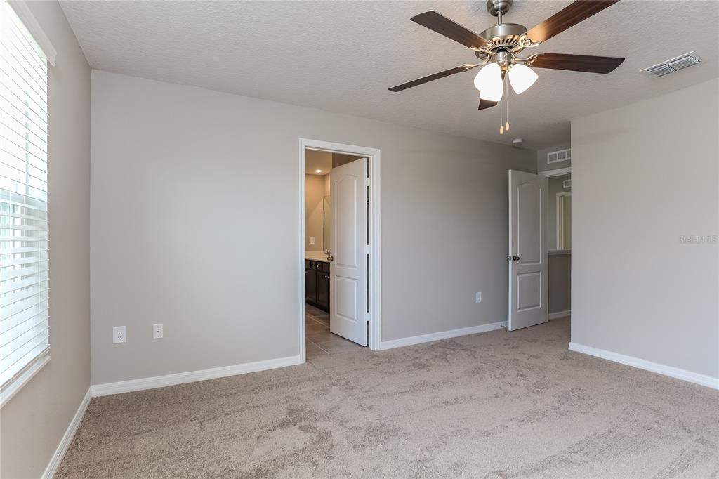 出租: $1,815 (4 贝兹, 2 浴室, 1852 平方英尺)