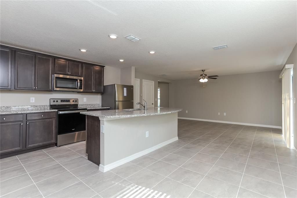 出租: $1,815 (4 贝兹, 2 浴室, 1852 平方英尺)