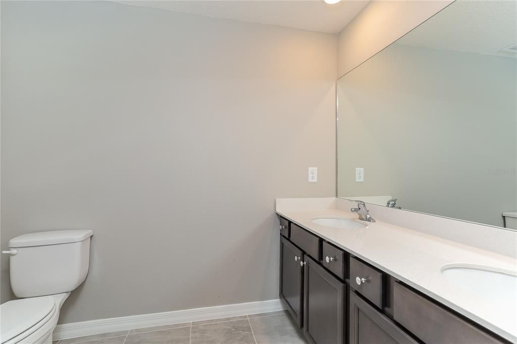 出租: $1,815 (4 贝兹, 2 浴室, 1852 平方英尺)