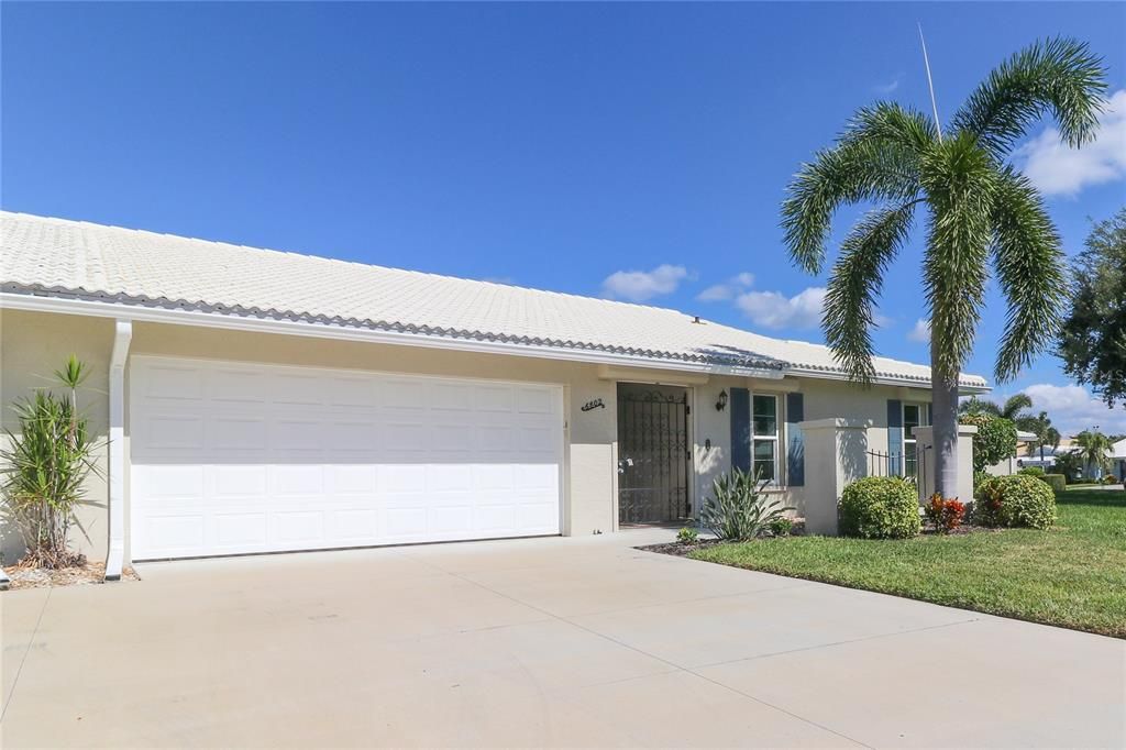 For Sale: $345,000 (2 beds, 2 baths, 1913 Square Feet)