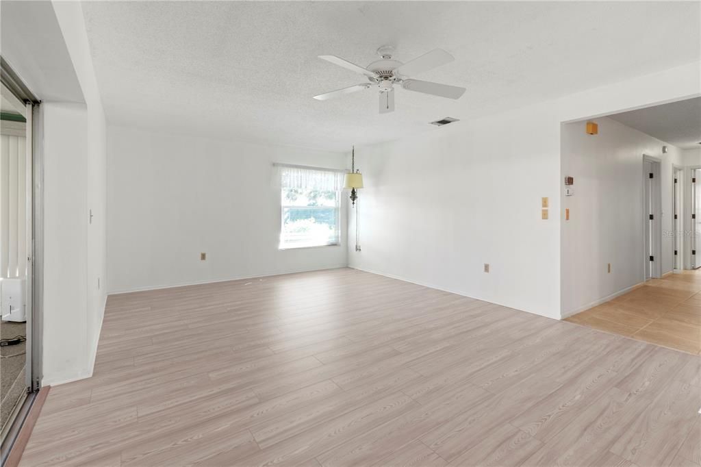 For Sale: $345,000 (2 beds, 2 baths, 1913 Square Feet)