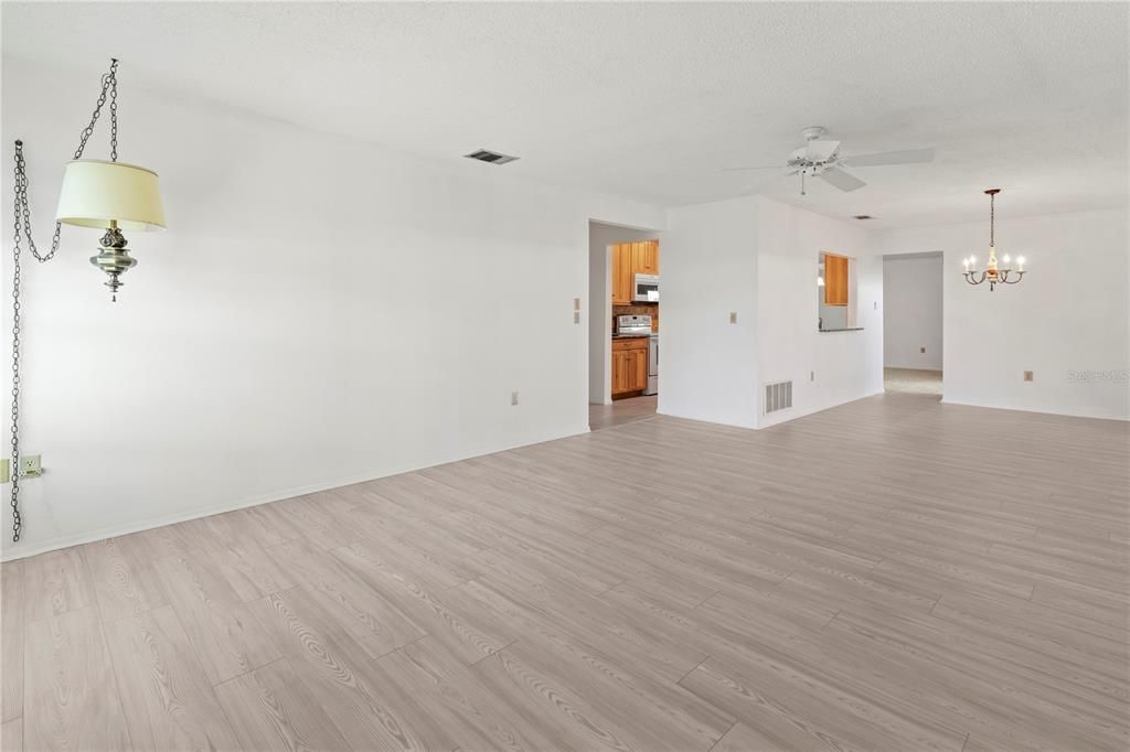 For Sale: $345,000 (2 beds, 2 baths, 1913 Square Feet)