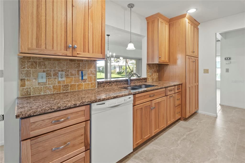 For Sale: $345,000 (2 beds, 2 baths, 1913 Square Feet)