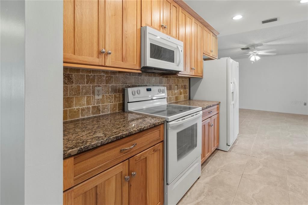 For Sale: $345,000 (2 beds, 2 baths, 1913 Square Feet)