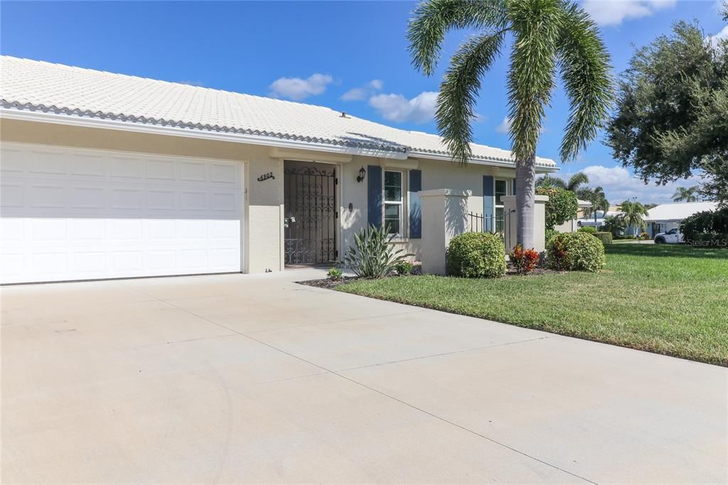 For Sale: $345,000 (2 beds, 2 baths, 1913 Square Feet)