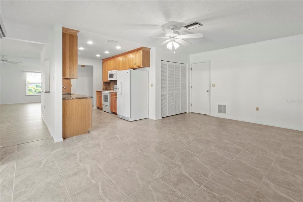For Sale: $345,000 (2 beds, 2 baths, 1913 Square Feet)