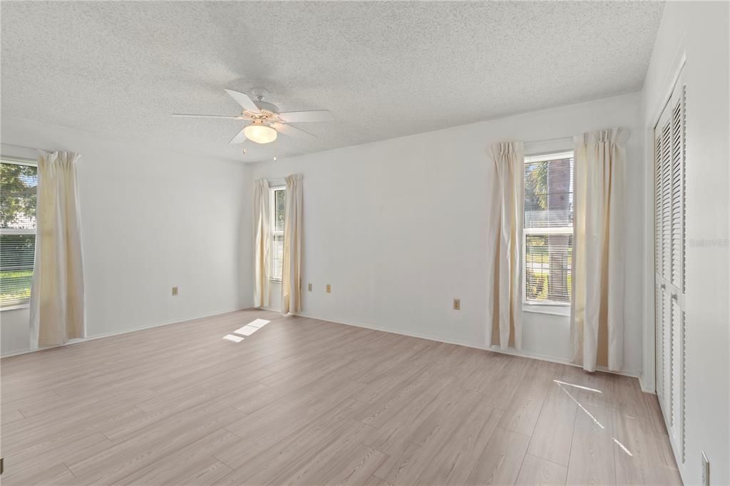 For Sale: $345,000 (2 beds, 2 baths, 1913 Square Feet)