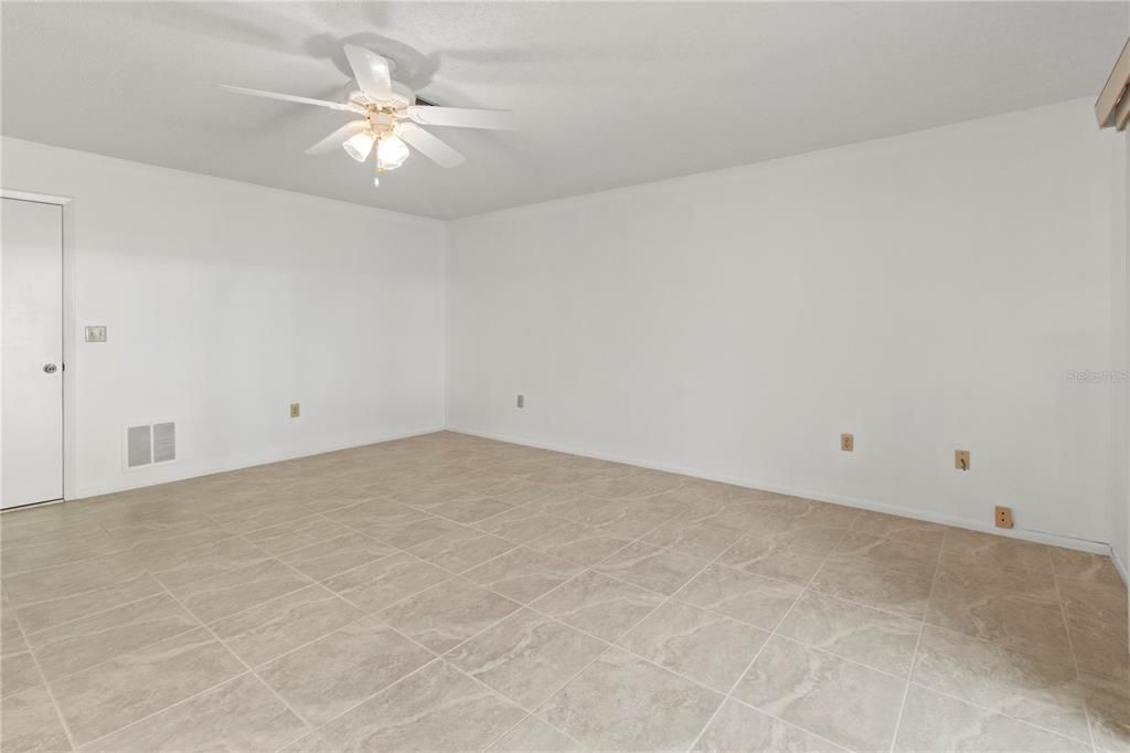 For Sale: $345,000 (2 beds, 2 baths, 1913 Square Feet)