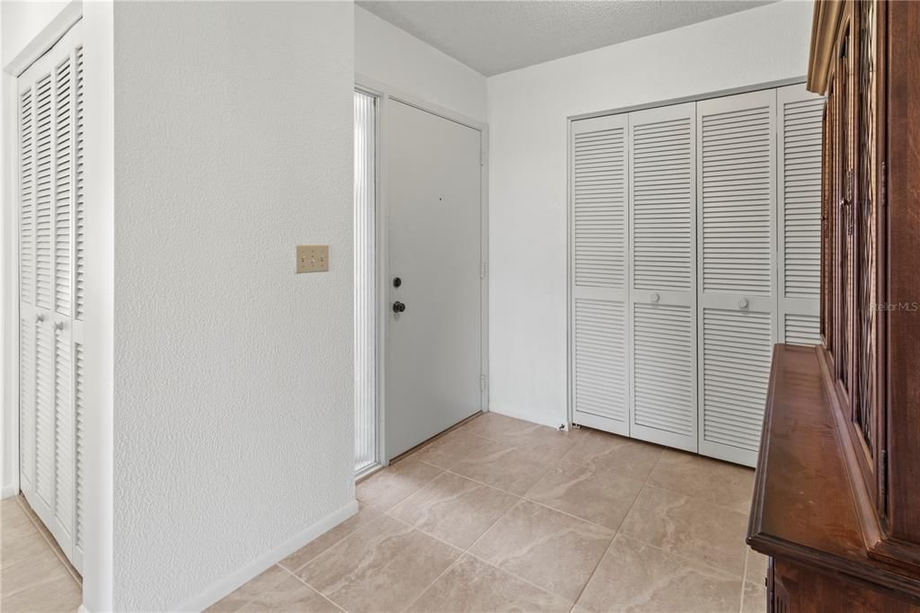 For Sale: $345,000 (2 beds, 2 baths, 1913 Square Feet)