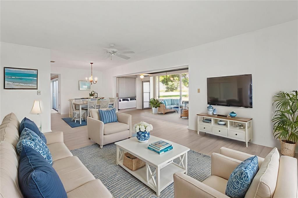 For Sale: $345,000 (2 beds, 2 baths, 1913 Square Feet)