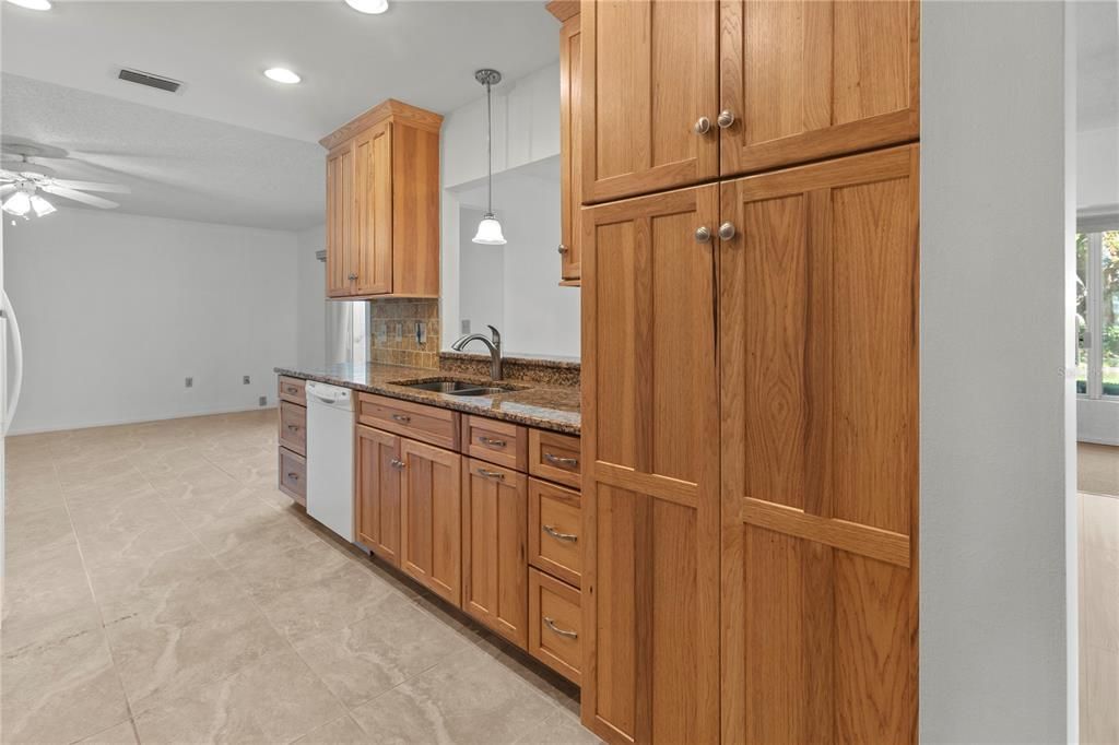 For Sale: $345,000 (2 beds, 2 baths, 1913 Square Feet)