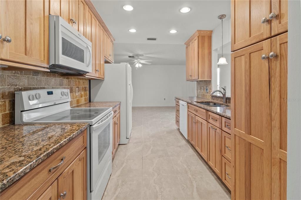 For Sale: $345,000 (2 beds, 2 baths, 1913 Square Feet)