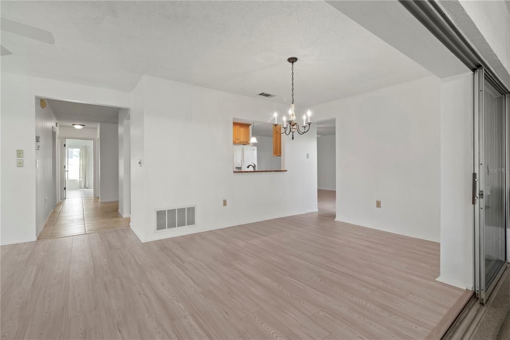 For Sale: $345,000 (2 beds, 2 baths, 1913 Square Feet)