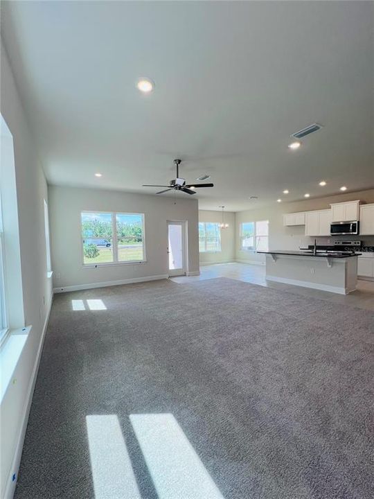 En Venta: $428,900 (4 camas, 2 baños, 2202 Pies cuadrados)