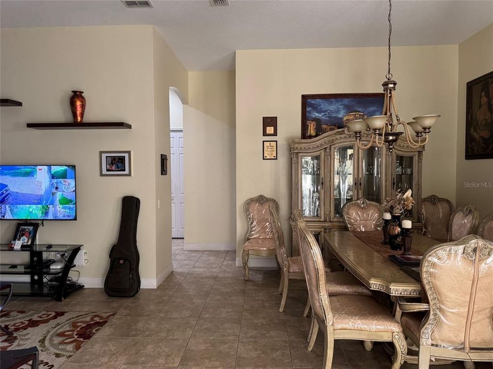 待售: $430,000 (3 贝兹, 2 浴室, 2530 平方英尺)