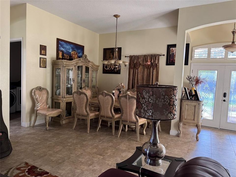 待售: $430,000 (3 贝兹, 2 浴室, 2530 平方英尺)