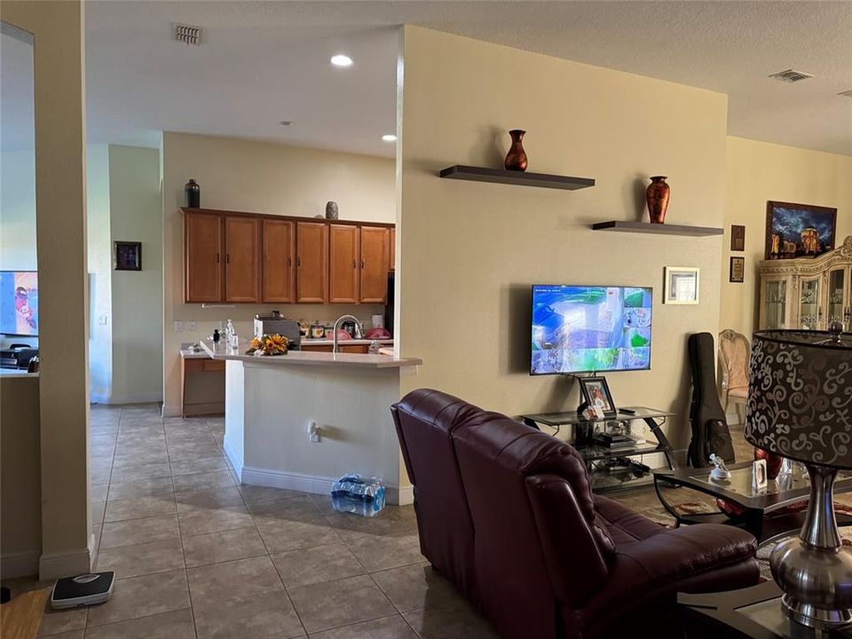 待售: $430,000 (3 贝兹, 2 浴室, 2530 平方英尺)