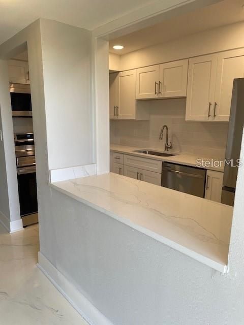 For Sale: $204,900 (2 beds, 2 baths, 920 Square Feet)