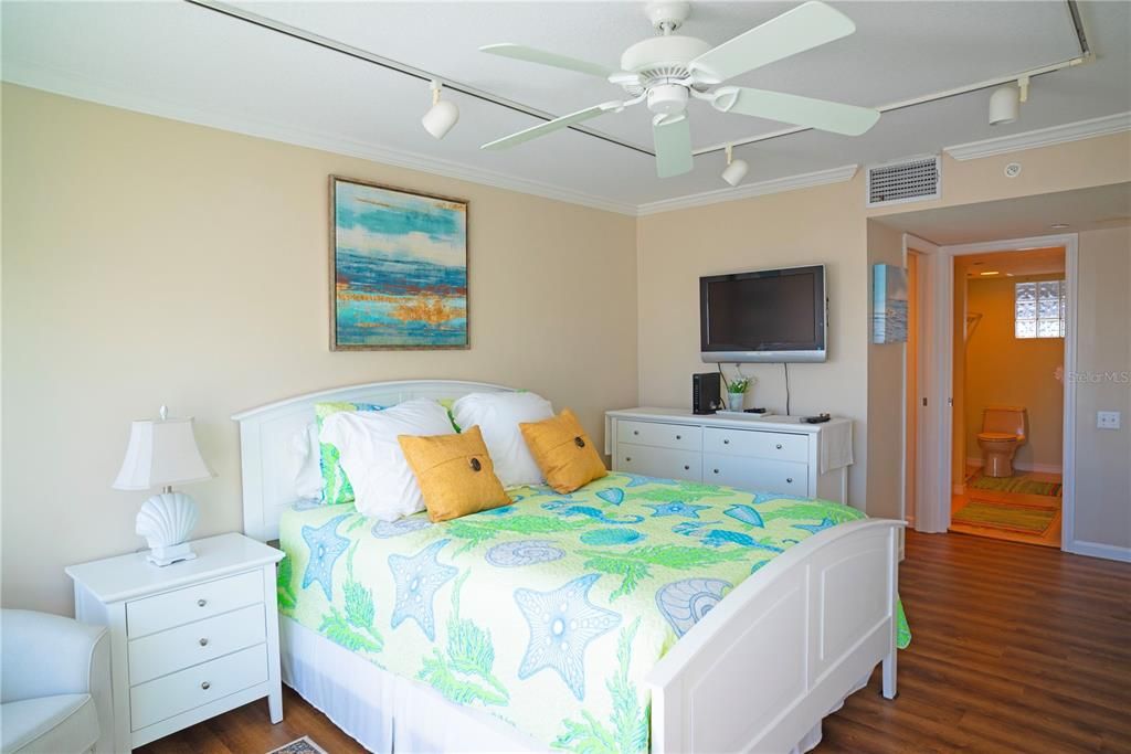 For Sale: $698,000 (3 beds, 3 baths, 1803 Square Feet)