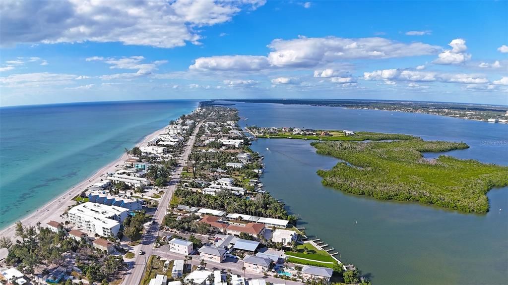 For Sale: $698,000 (3 beds, 3 baths, 1803 Square Feet)