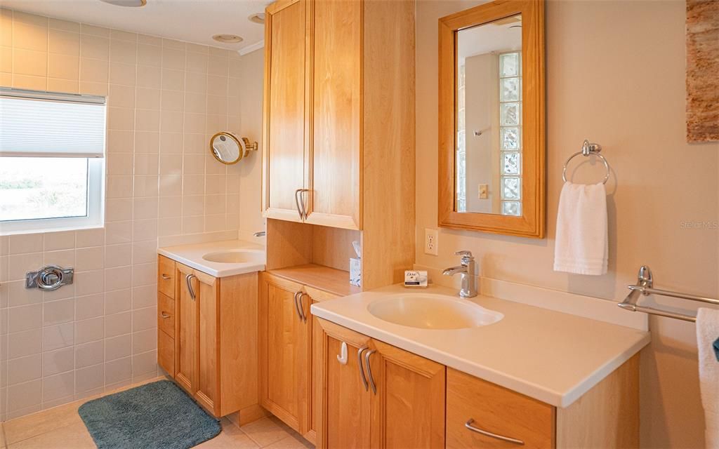 For Sale: $698,000 (3 beds, 3 baths, 1803 Square Feet)