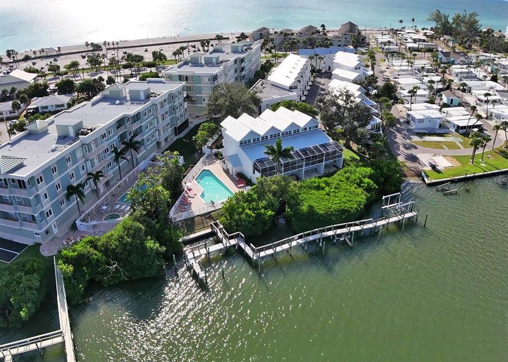 For Sale: $698,000 (3 beds, 3 baths, 1803 Square Feet)