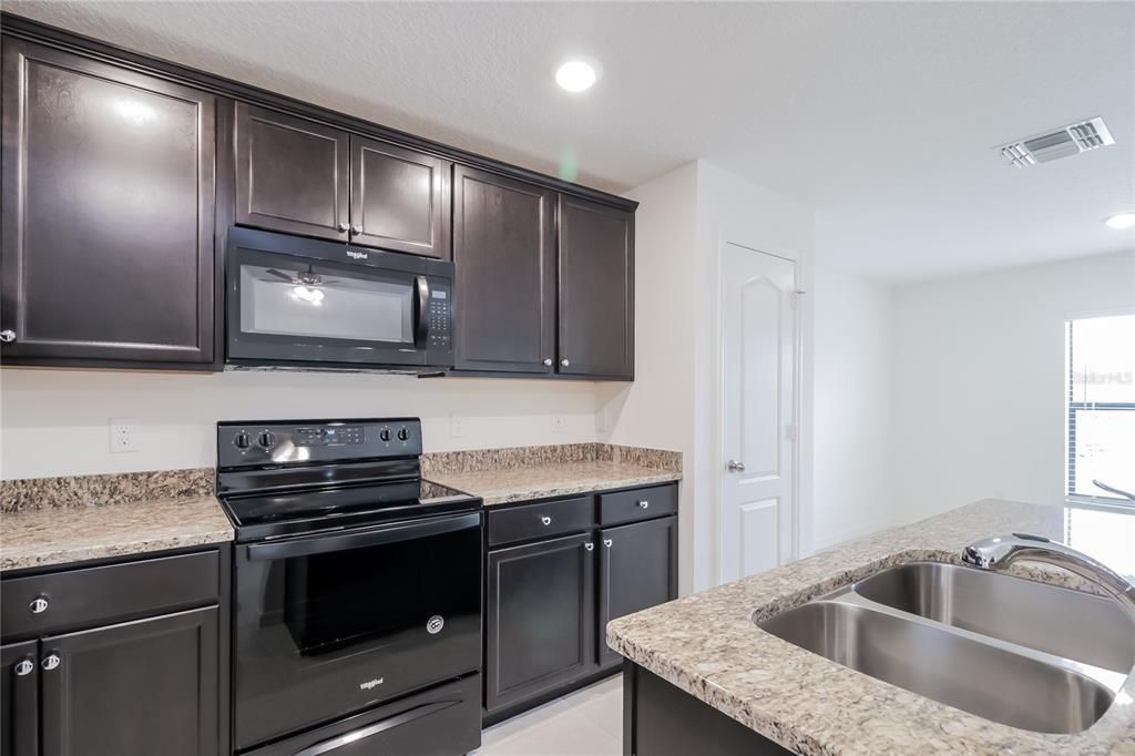 For Rent: $1,985 (3 beds, 2 baths, 1680 Square Feet)