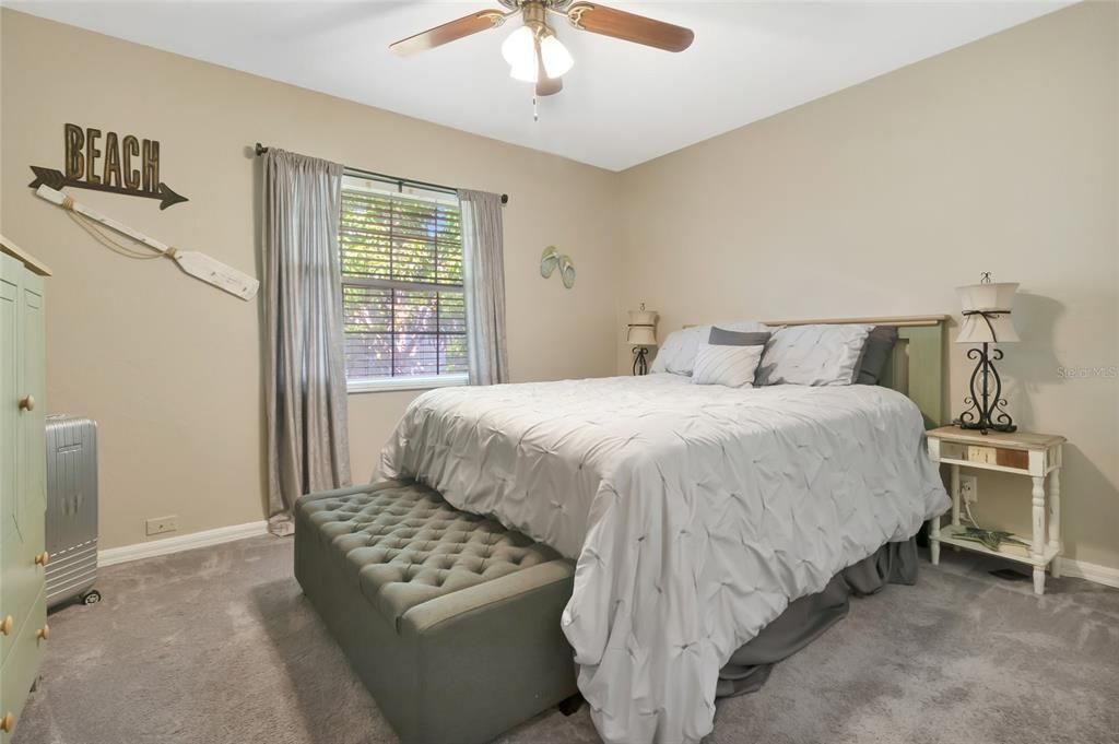 合同活跃: $579,900 (3 贝兹, 2 浴室, 1910 平方英尺)