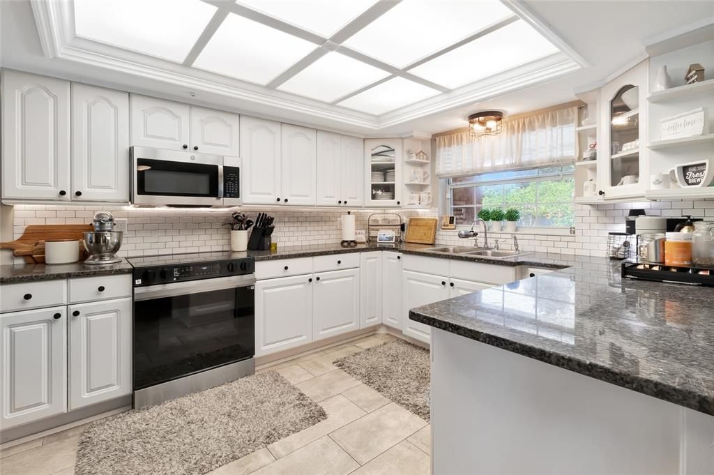 合同活跃: $579,900 (3 贝兹, 2 浴室, 1910 平方英尺)