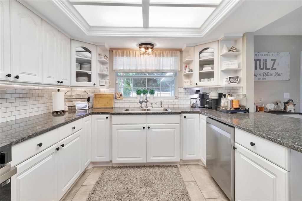 合同活跃: $579,900 (3 贝兹, 2 浴室, 1910 平方英尺)