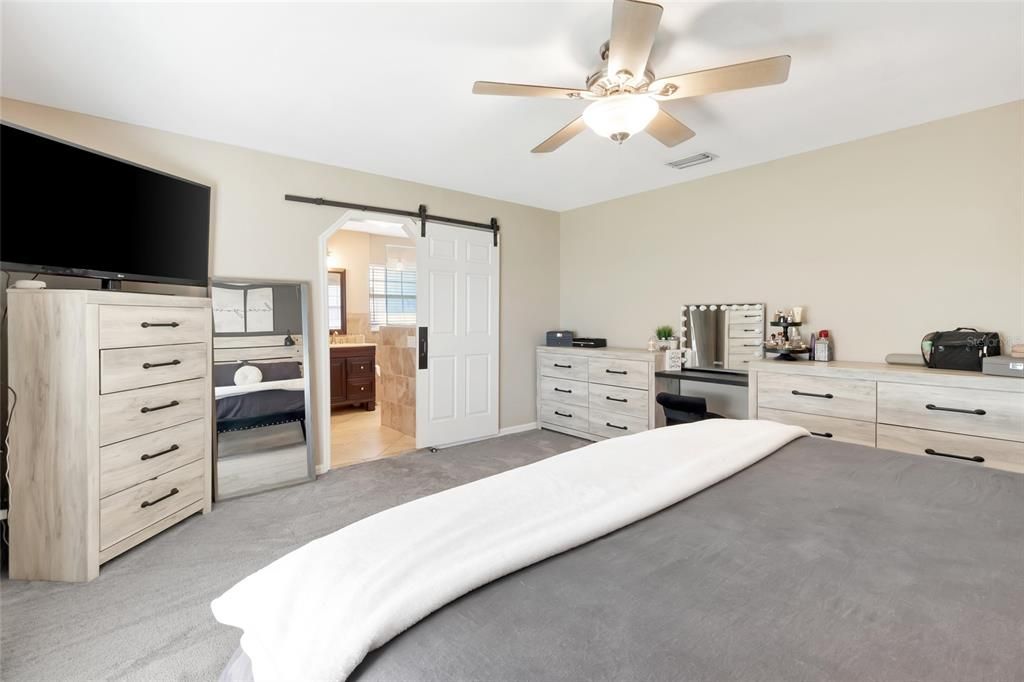 合同活跃: $579,900 (3 贝兹, 2 浴室, 1910 平方英尺)