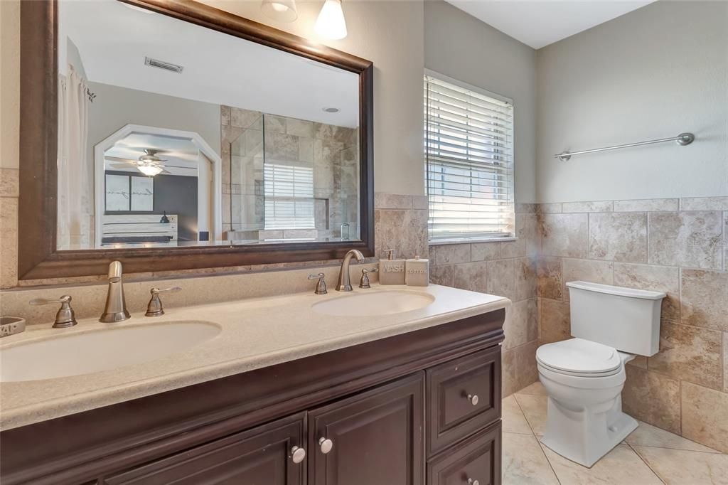 合同活跃: $579,900 (3 贝兹, 2 浴室, 1910 平方英尺)