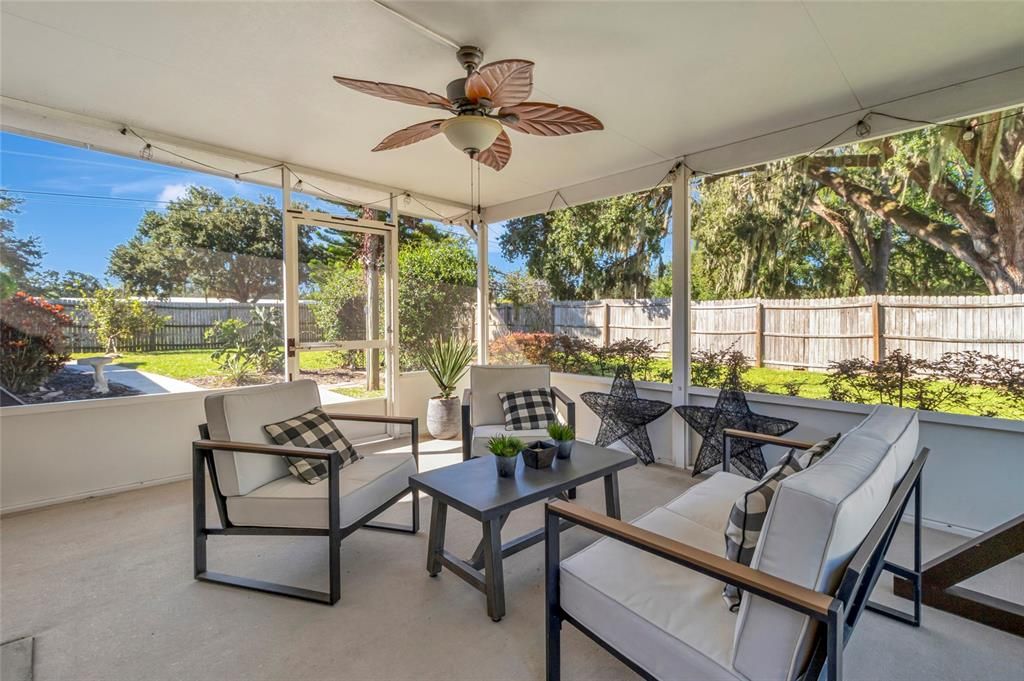 合同活跃: $579,900 (3 贝兹, 2 浴室, 1910 平方英尺)