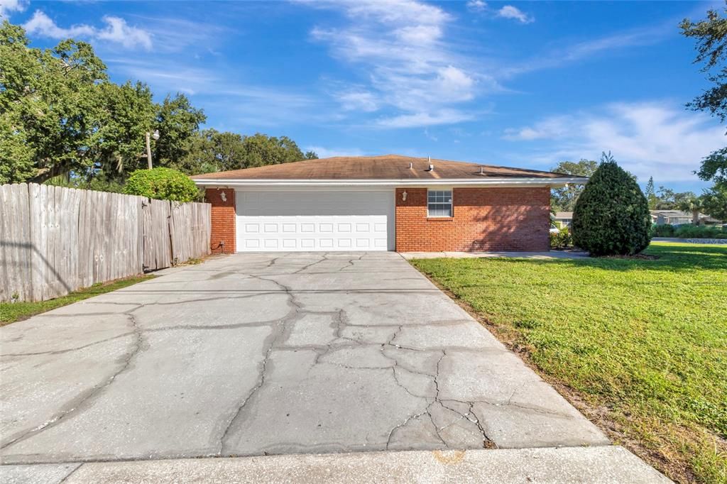 合同活跃: $579,900 (3 贝兹, 2 浴室, 1910 平方英尺)