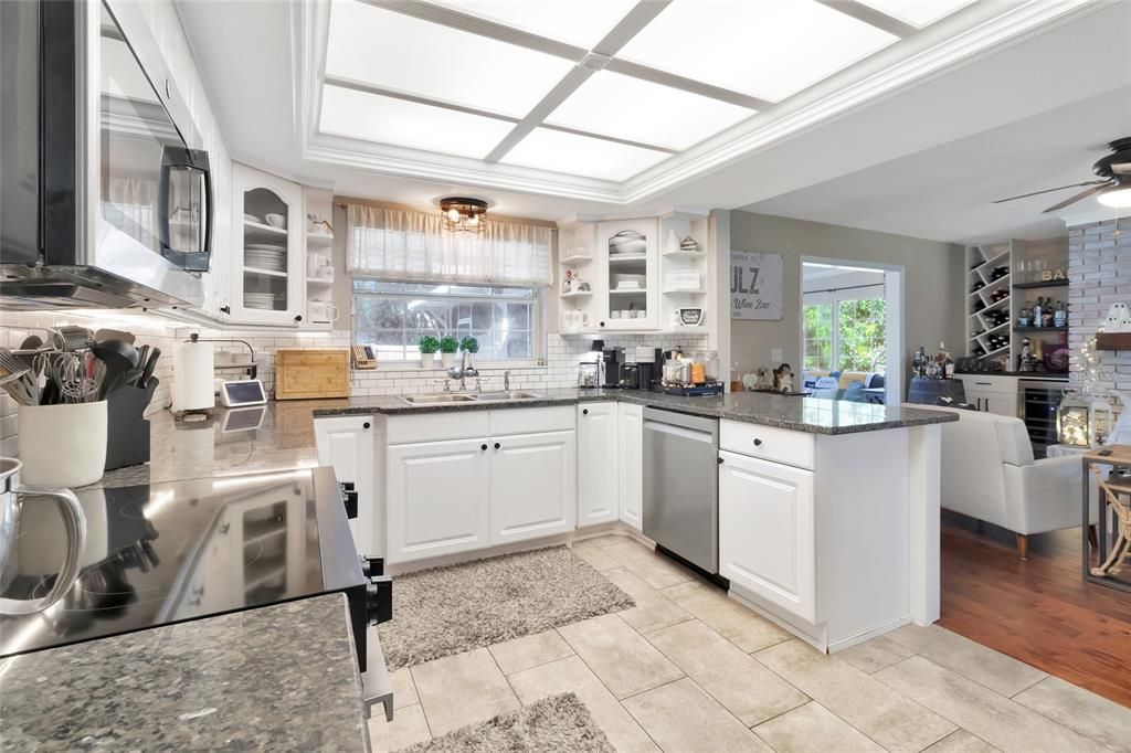 合同活跃: $579,900 (3 贝兹, 2 浴室, 1910 平方英尺)