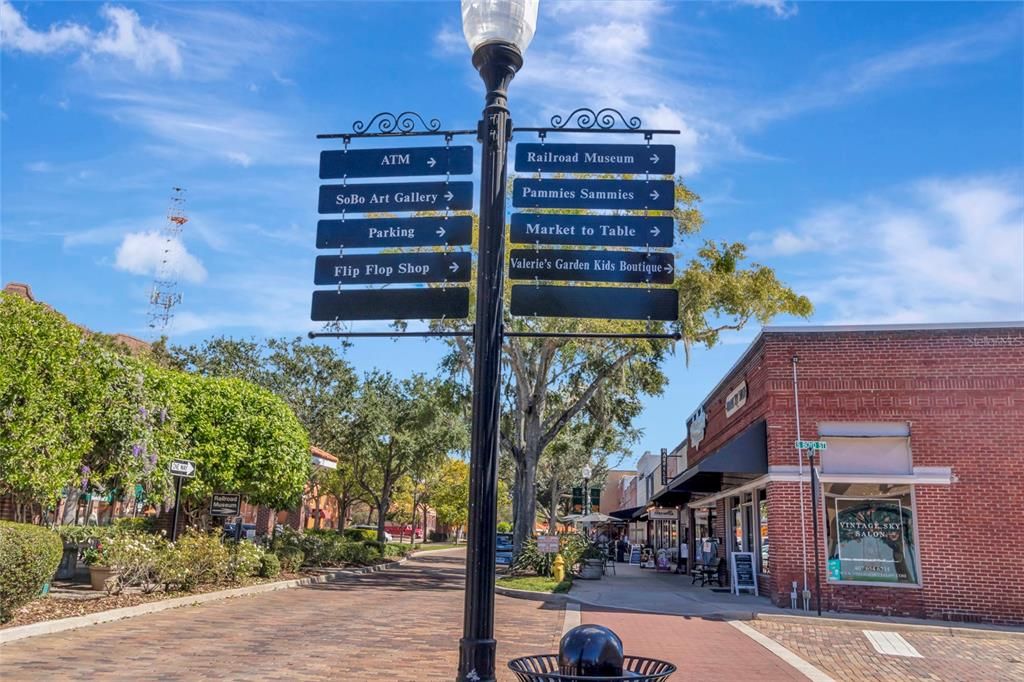 合同活跃: $579,900 (3 贝兹, 2 浴室, 1910 平方英尺)