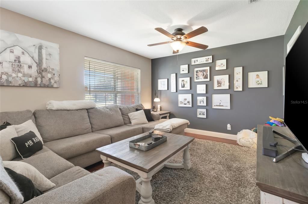 合同活跃: $579,900 (3 贝兹, 2 浴室, 1910 平方英尺)