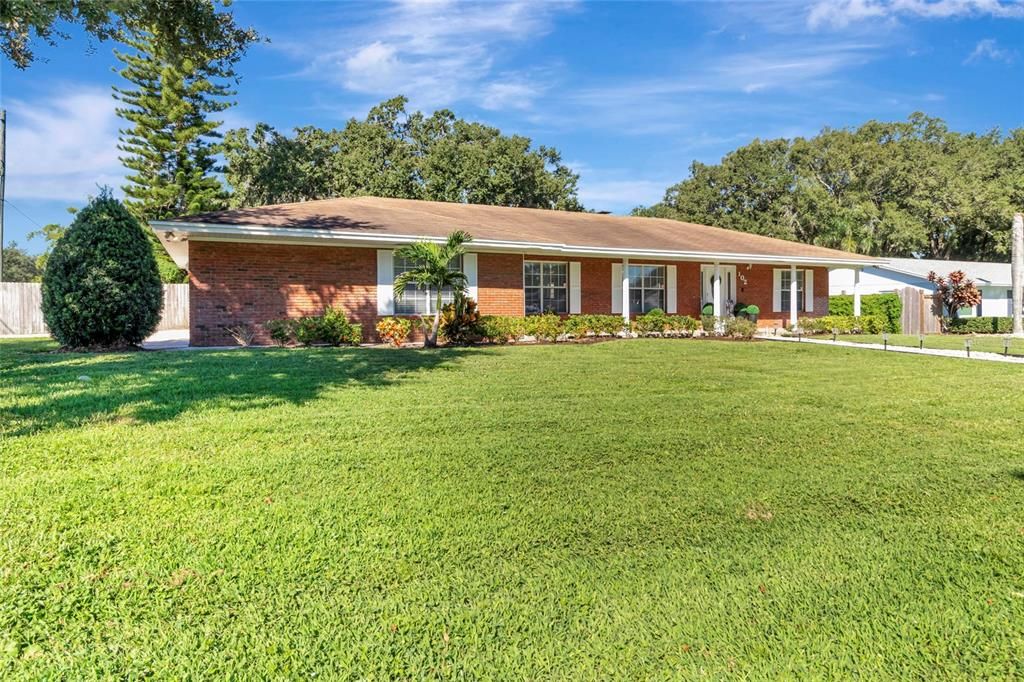 合同活跃: $579,900 (3 贝兹, 2 浴室, 1910 平方英尺)