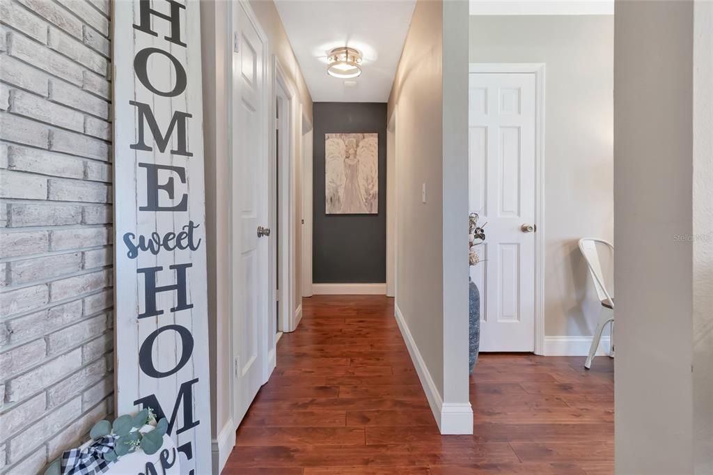 合同活跃: $579,900 (3 贝兹, 2 浴室, 1910 平方英尺)