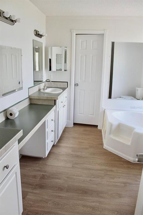 For Sale: $209,500 (3 beds, 2 baths, 1664 Square Feet)