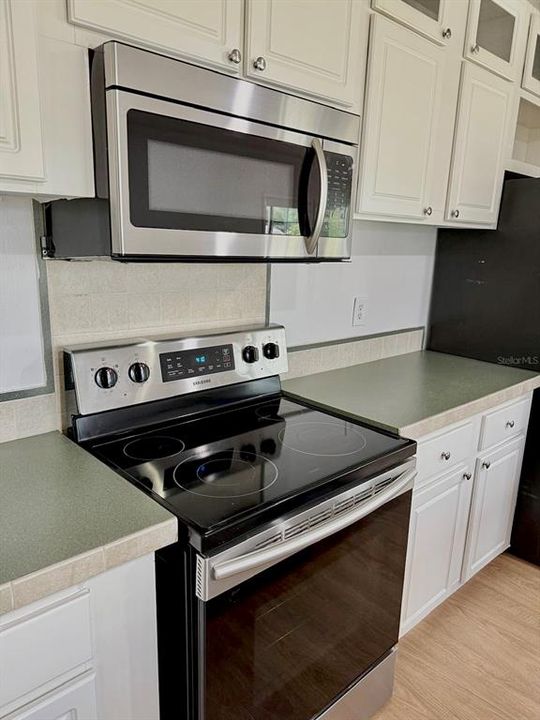 For Sale: $209,500 (3 beds, 2 baths, 1664 Square Feet)