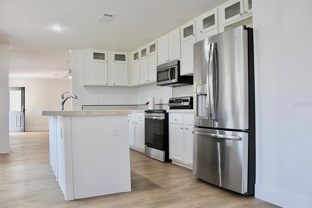 For Sale: $209,500 (3 beds, 2 baths, 1664 Square Feet)