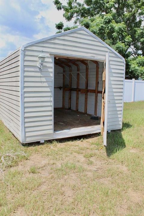 For Sale: $209,500 (3 beds, 2 baths, 1664 Square Feet)