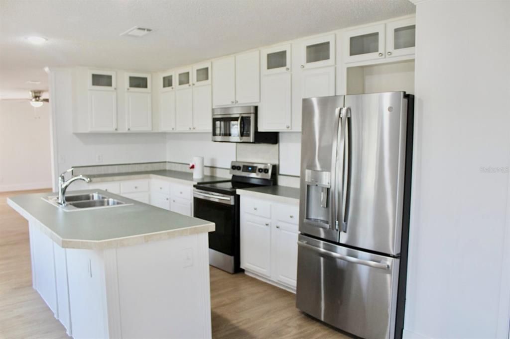 For Sale: $209,500 (3 beds, 2 baths, 1664 Square Feet)